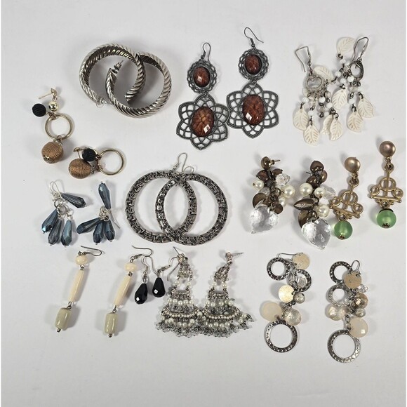 Wearable Jewelry Lot Vintage to Modern Earrings Necklaces Bracelets Rings 2.5 LB - Picture 2 of 8